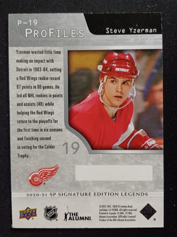 2020/2021 Upper Deck SP Signature Editions Legends ProFiles P-19 Steve Yzerman Inzert - Image 2