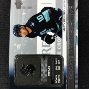 2023/2024 Upper Deck Series 1 Rookie Retrospective RR-11 Matty Beniers Inzert