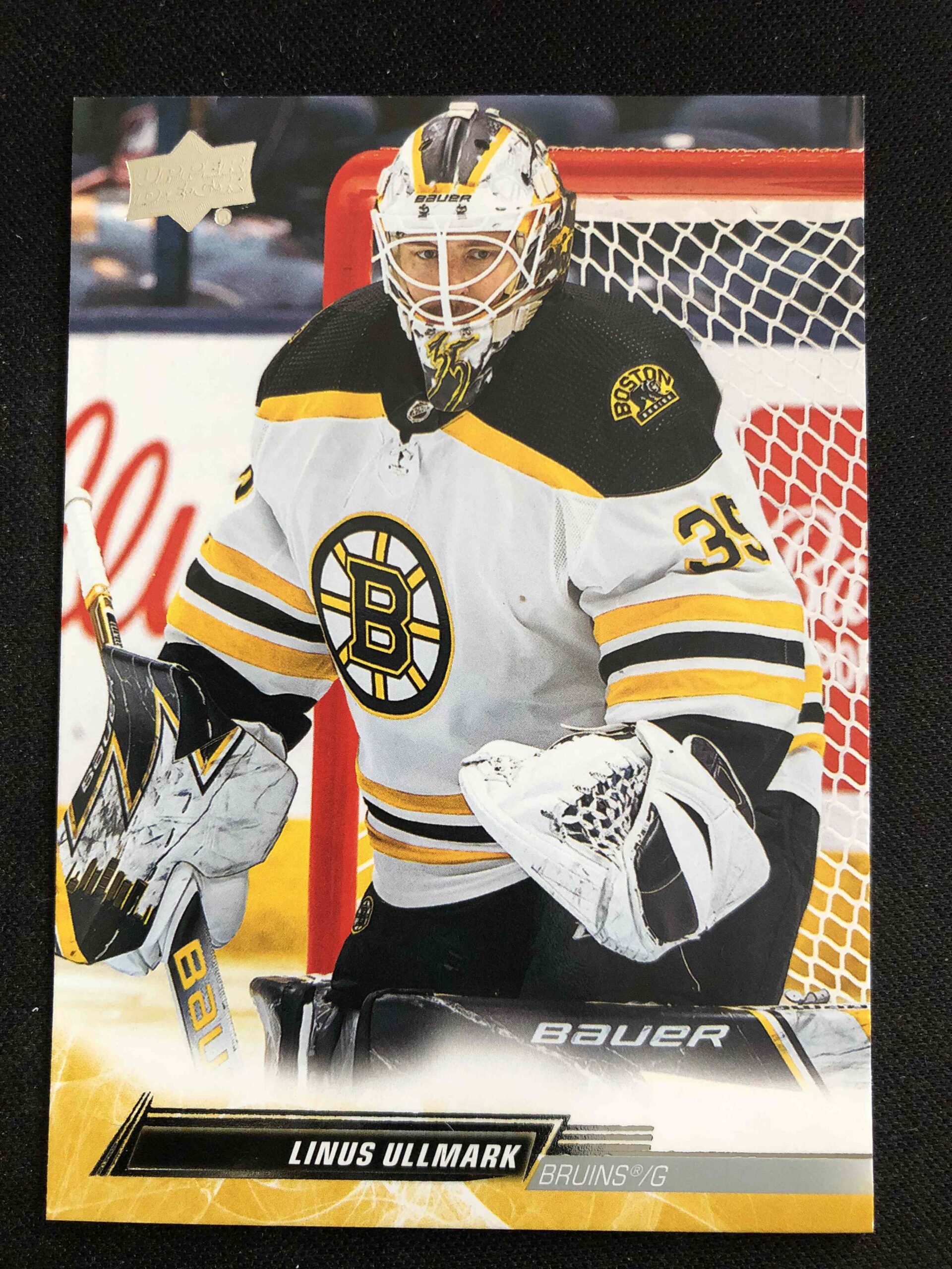 2022/2023 Upper Deck Series 1 Base 18 Linus Ullmark