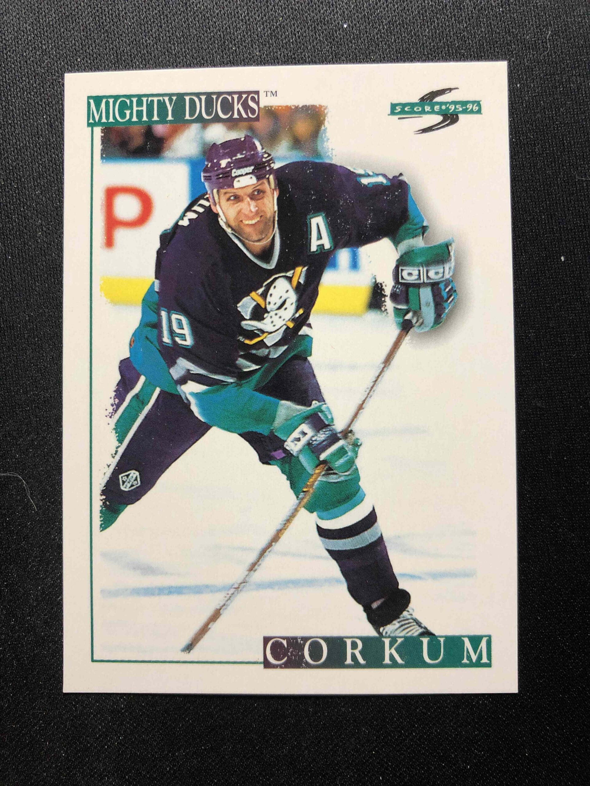 1995/1996 Pinnacle Score Base 42 Bob Corkum